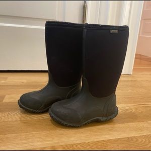 BOGS TALL Snow boots size 11 Toddler (little kid).